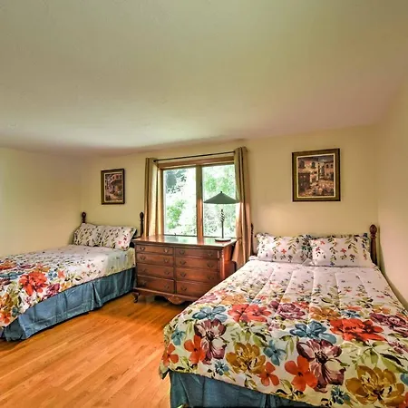 East Falmouth Home With Deck And Grill 4 Mi To Beach!